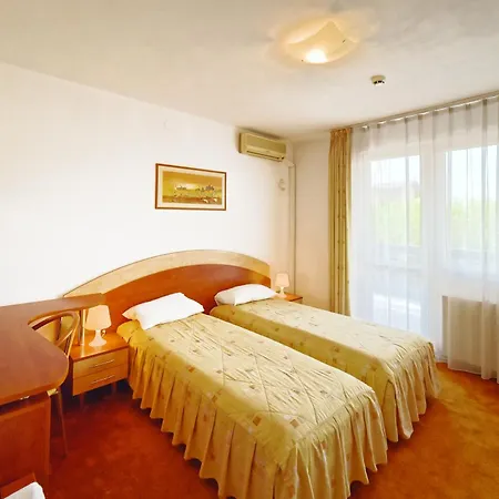 Hotell Oasis 3*